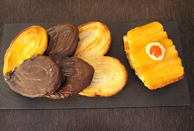 Pastelería Dieste hojaldres con chocolate 2